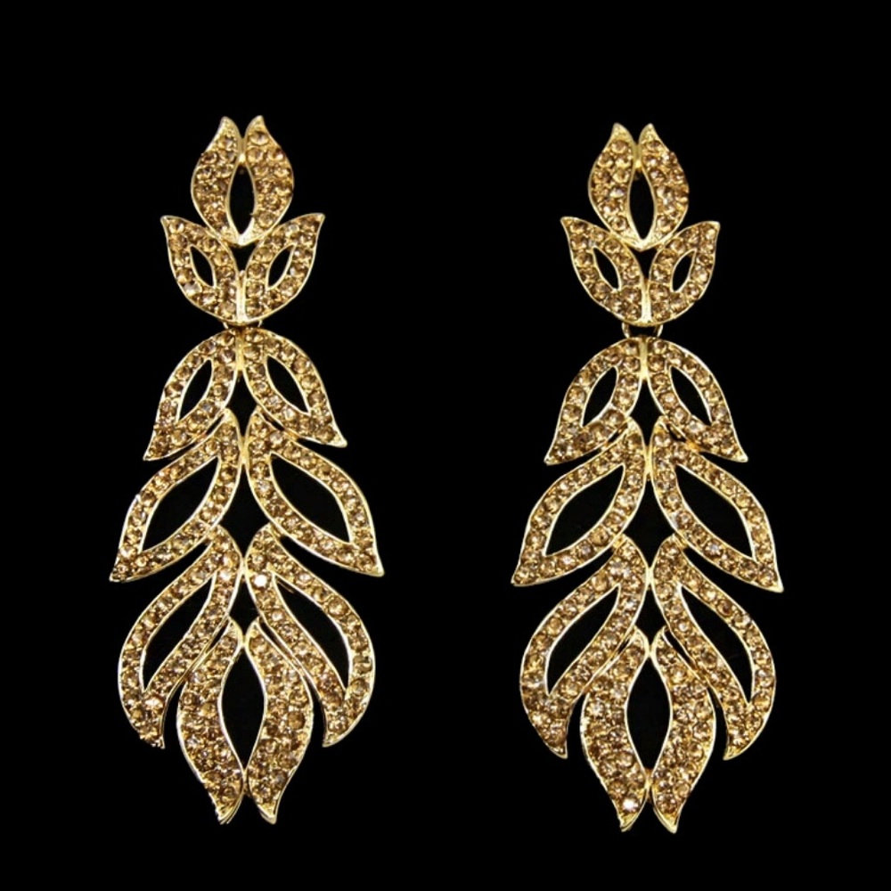 NWT Classy Drop Earrings